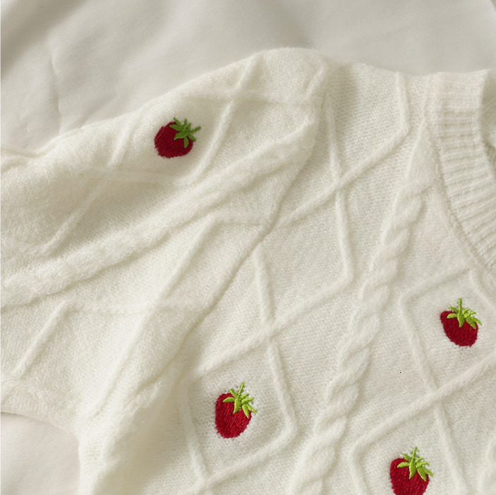 Womens Knits Tees Autumn sweet style strawberry embroidery singlebreasted loose longsleeved knitted cardigan sweater women 230906