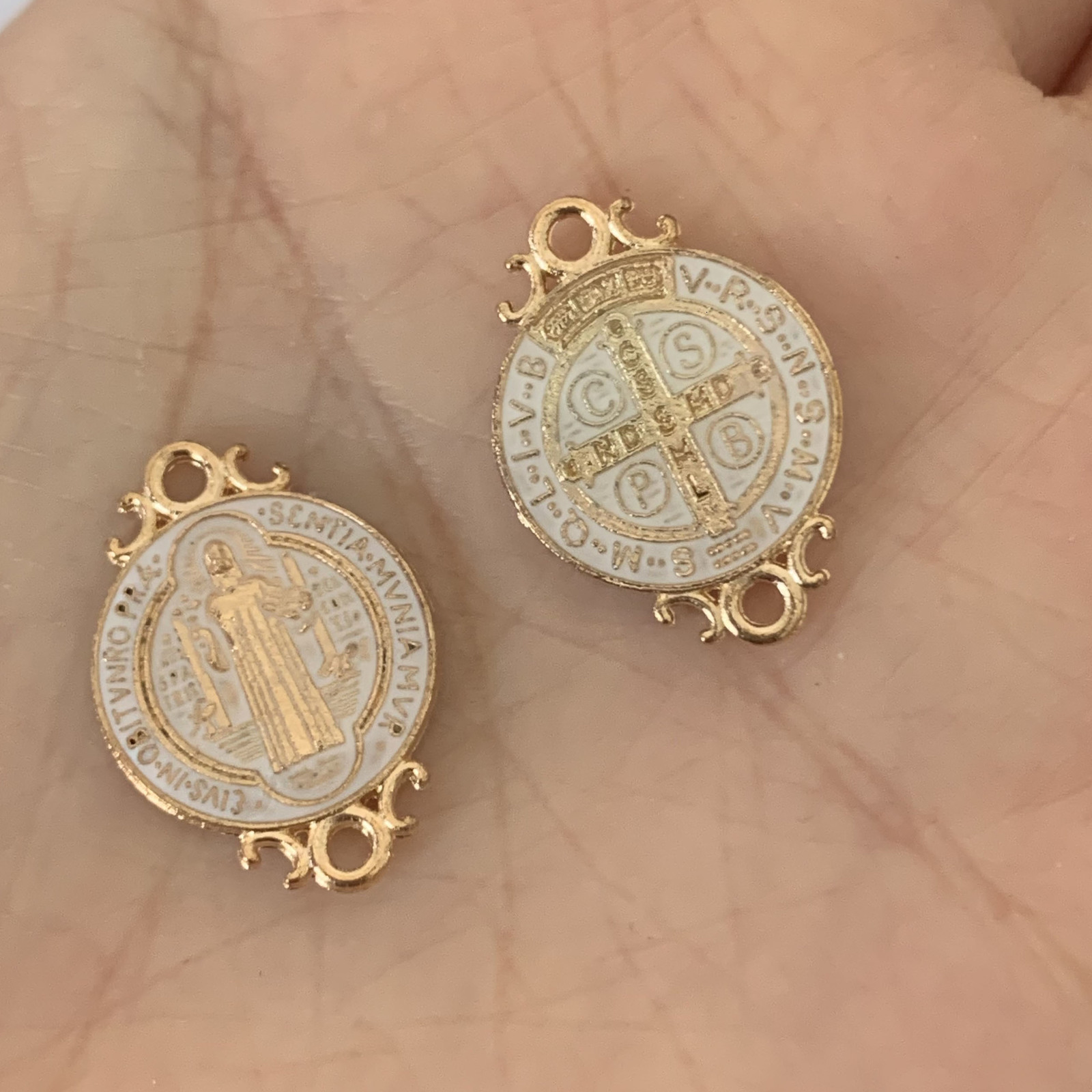 Charms 50PcsSaint Benedict Medal Double Sided Catholic Medals Favor Gifts Religious Charm Connector Bead Set of Multicolor Lace Pendant 230907