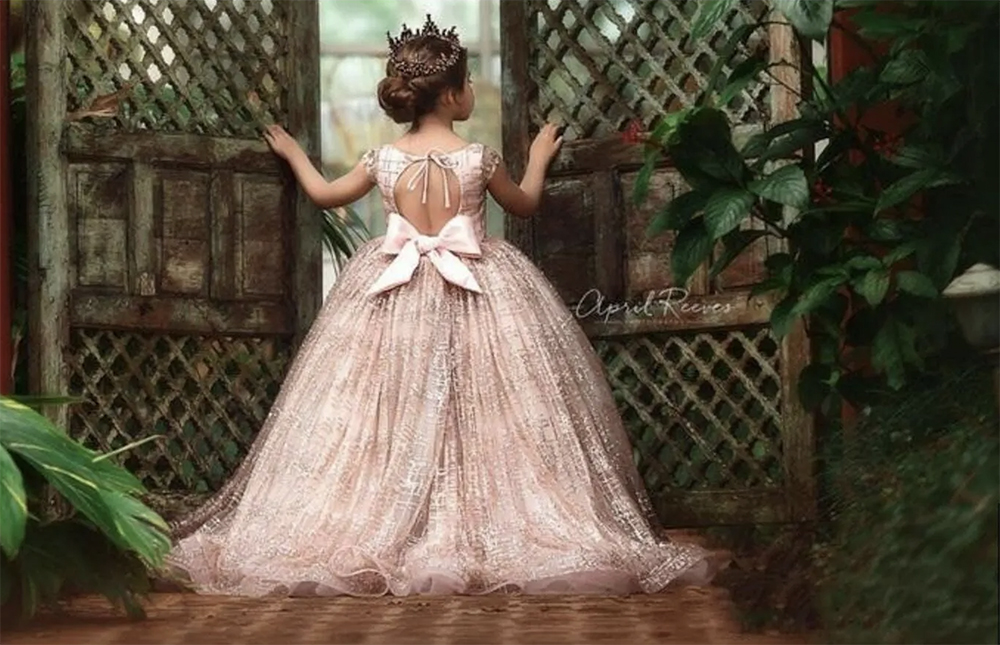 2023 Rose Gold Sequined Flower Girl Dresses For Weddings Lace Sequins Bow Open Back Short Sleeves Girls Pageant Dress Kids Communion Gowns