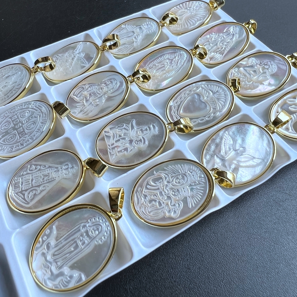 Charms 5pcs/lot 16x24mm Natural Mother Pearl Shell Holy Spirit Guadalupe Pendant Sacred Heart Religipous Medals Charms for Necklace 230907