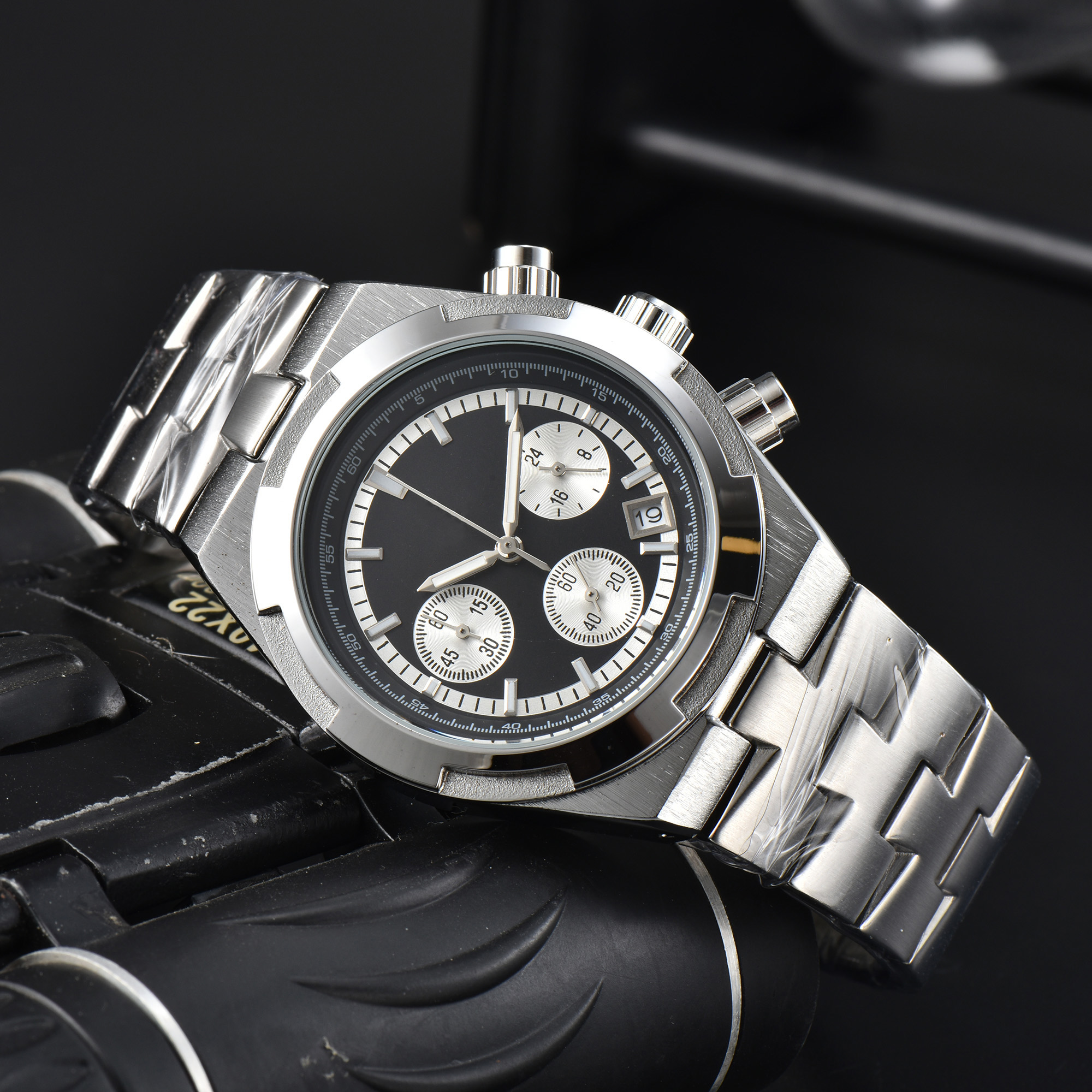 Top Mens watch designer luxury quartz movement watches rose gold size stainless steel strap sapphire watches high quality watchs