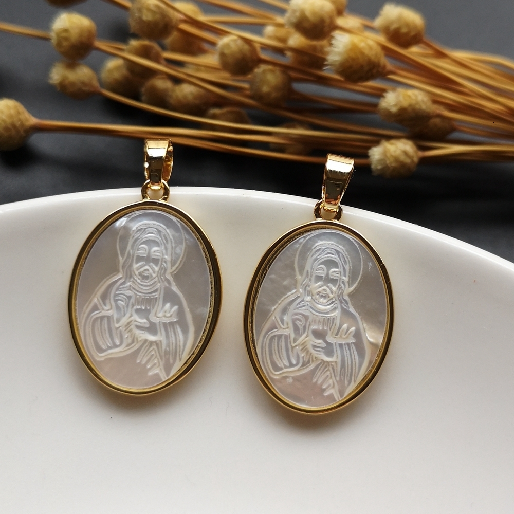 Charms 5pcs/lot 16x24mm Natural Mother Pearl Shell Holy Spirit Guadalupe Pendant Sacred Heart Religipous Medals Charms for Necklace 230907