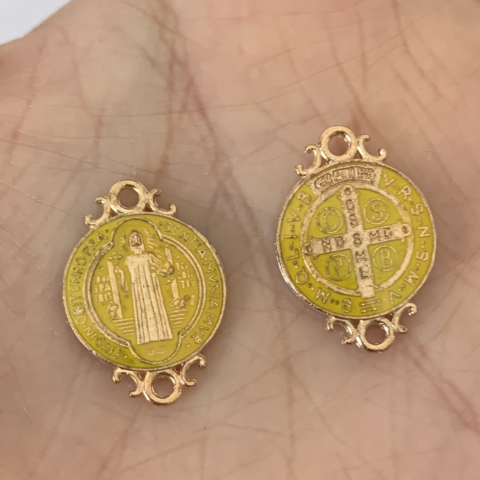 Charms 50PcsSaint Benedict Medal Double Sided Catholic Medals Favor Gifts Religious Charm Connector Bead Set of Multicolor Lace Pendant 230907