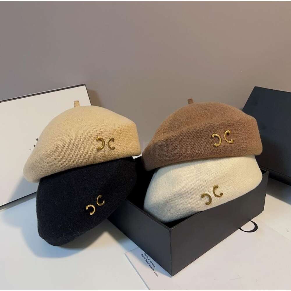 2023 Berets Designer beanie icon hat winter hat beret luxury CE brand casual womens beret blending cotton fashion street hats metal casquette fitted hats berretto