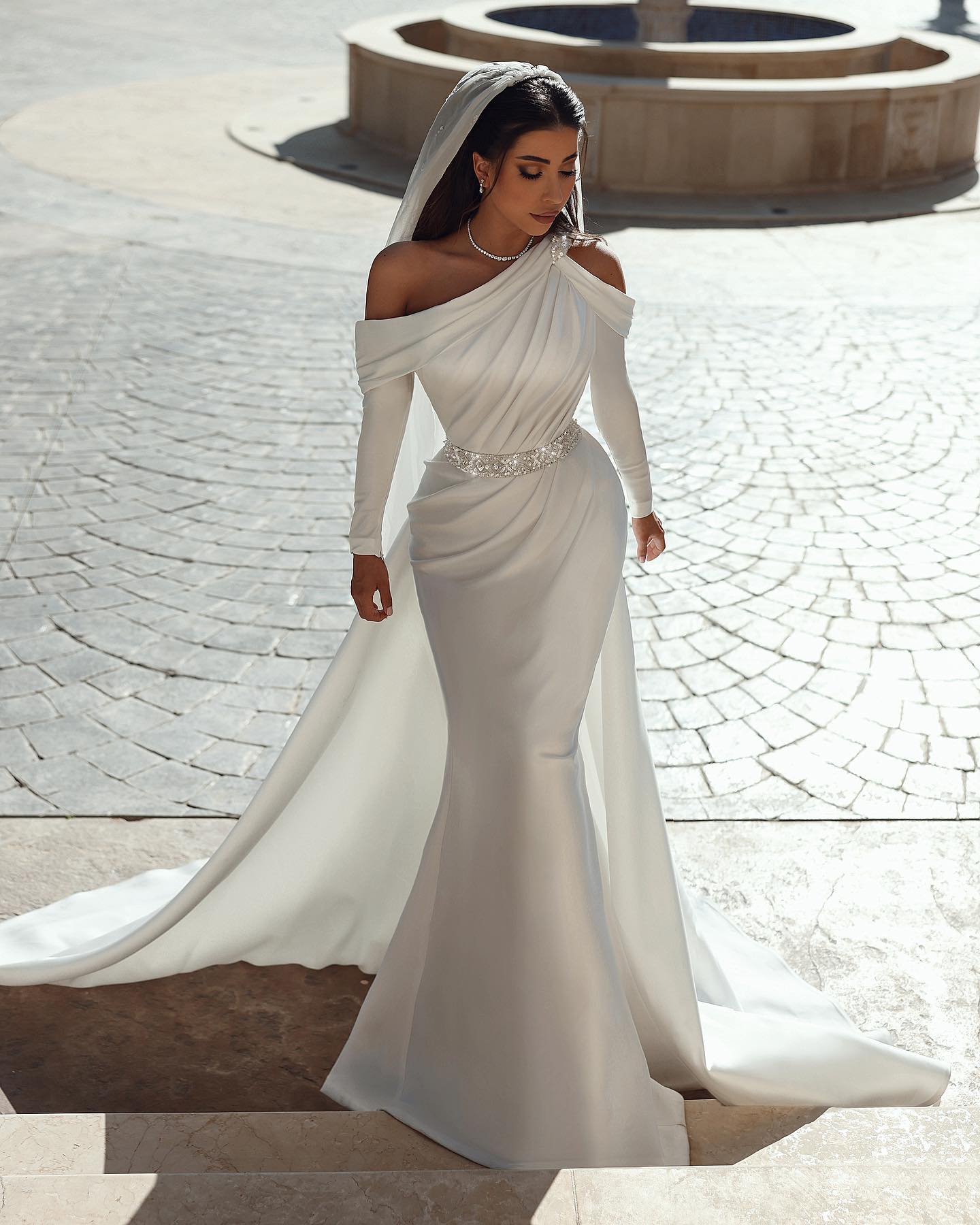 ful Mermaid Wedding Dresses Long Sleeves Bridal Gowns With Detachable Train Pleated One Shoulder Necke Satin Vestido De Novia