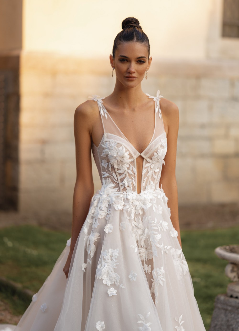 Berta 3D Appliqued Wedding Dresses Backless Bridal Gowns Sequined V Neckline A Line Tulle Chapel Train Vestido De Novia