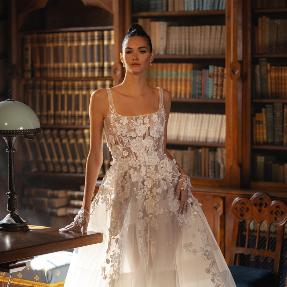 Berta Lace Appliqued Wedding Dresses Beaded Bridal Gowns Square Necke A e Tulle Sweep Train Vestido De Novia