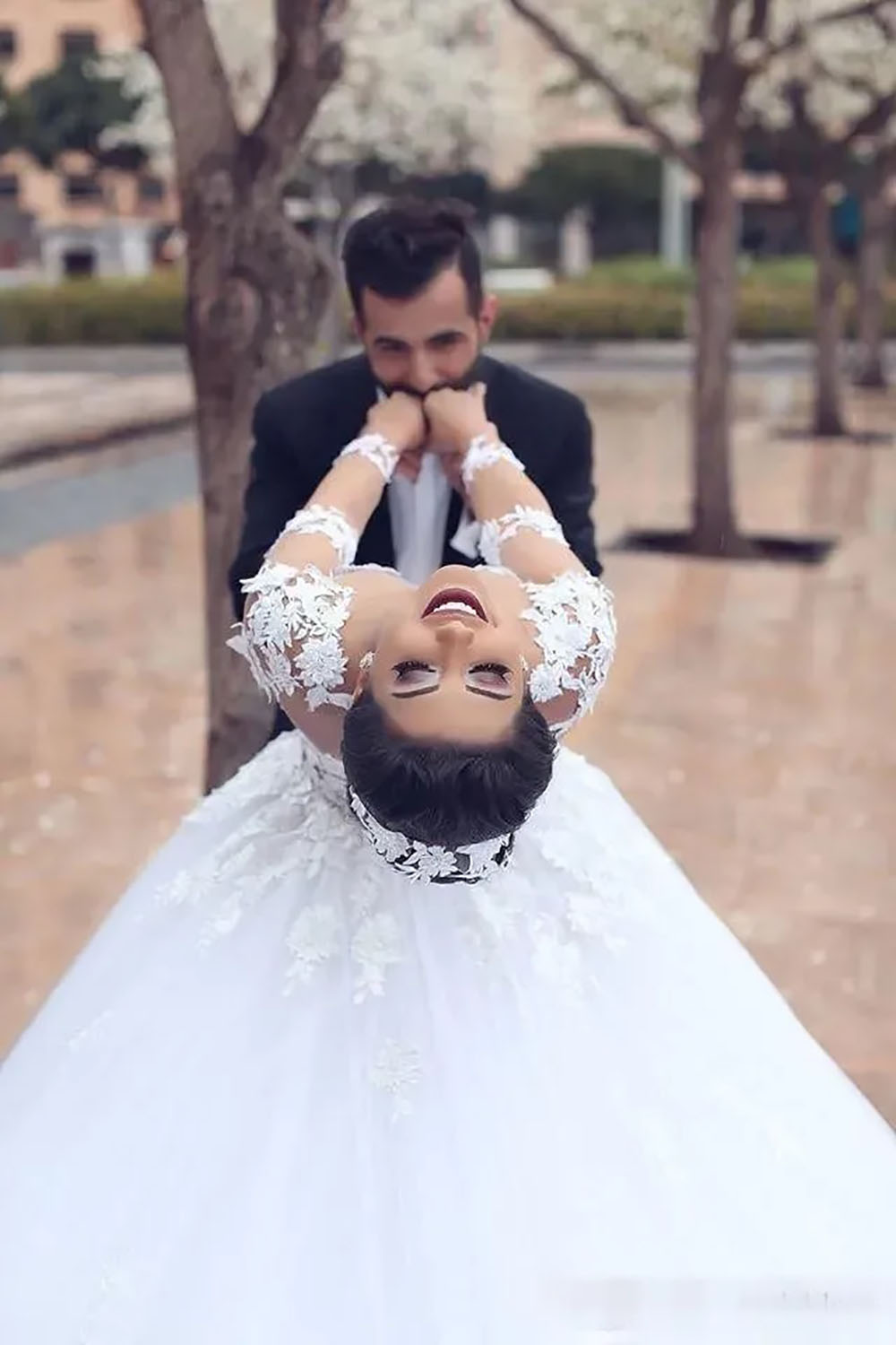 Ball Gown Wedding Dresses New Ivory Bridal Gowns Formal White Custom Plus Size Lace Up Applique Zipper Long Sleeve Sweetheart Tulle Illusion