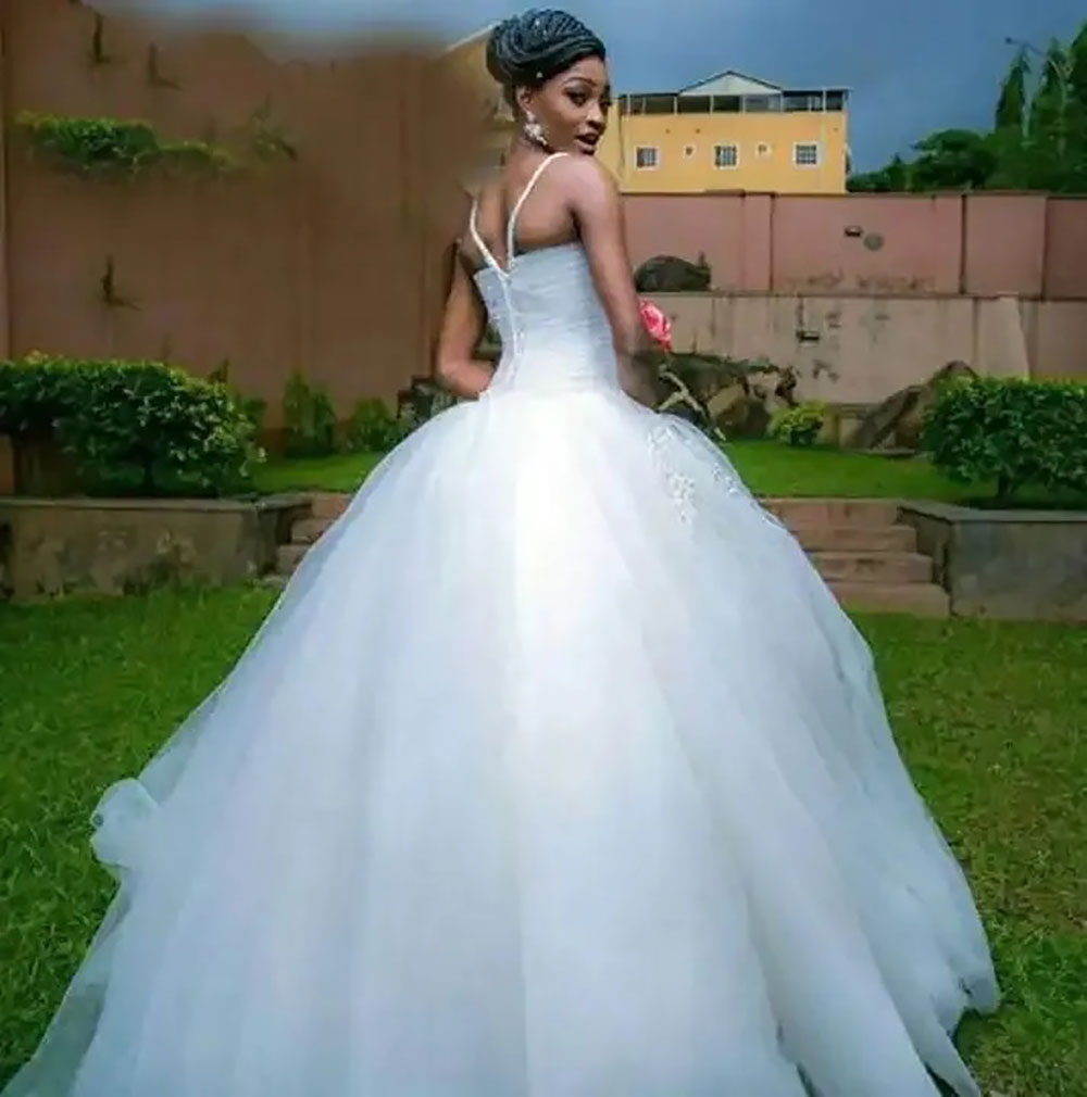 Ball Gown Wedding Dresses White Bridal Gowns Pearls Formal Sweetheart Sleeveless Tulle Beaded Ivory New Custom Plus Size Lace Up Zipper