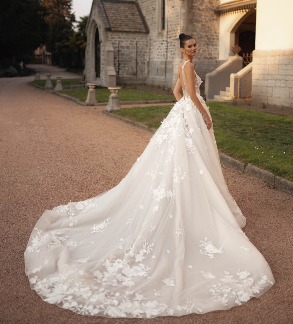 Berta 3D Appliqued Wedding Dresses Backless Bridal Gowns Sequined V Neckline A Line Tulle Chapel Train Vestido De Novia