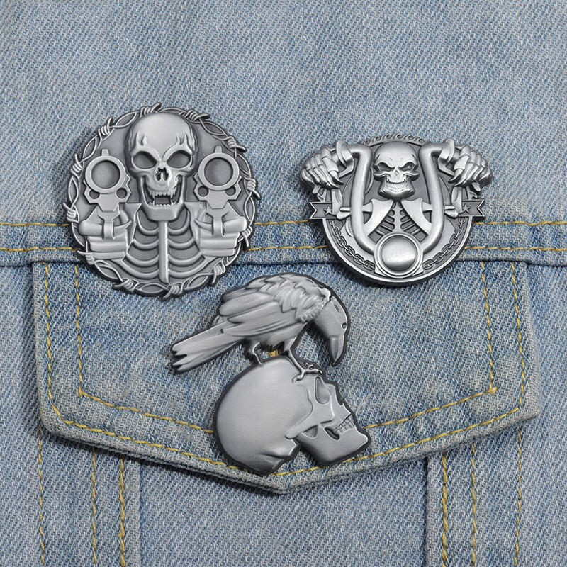 Skull Crow Enamel Pins Custom Motorcycle Club Brooches Lapel Badges Punk Gothic Halloween Horror Jewelry Gift for Friends
