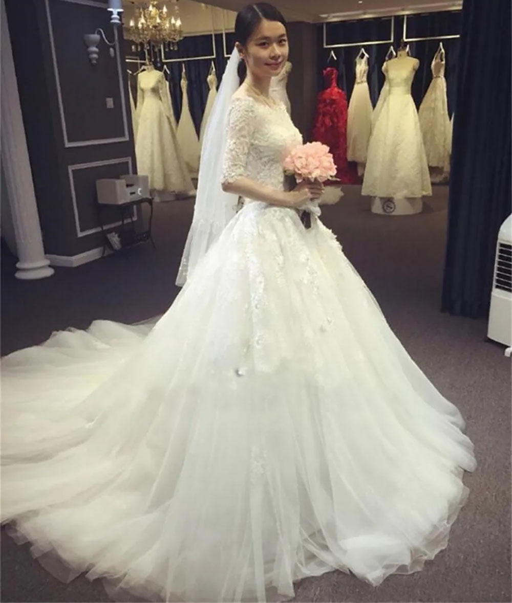 Ball Gown Wedding Dresses Ivory Bridal Gowns Formal New Custom Plus Size Lace Up Zipper Beaded Applique Tulle Scoop With Half Sleeve White