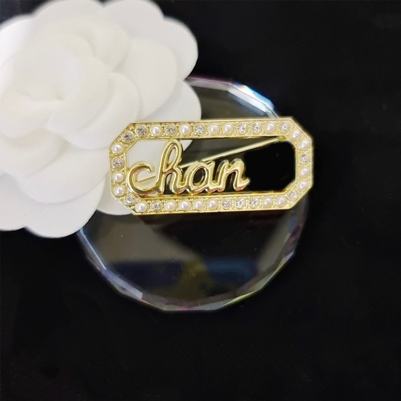 Special Letter Pearl Crystal Brooch with Stamp Fashion Letter Brooches Suit Lapel Pin Silver Gold
