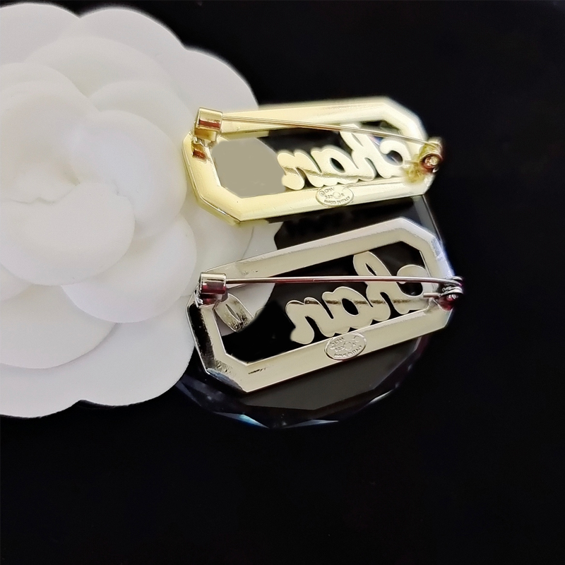 Special Letter Pearl Crystal Brooch with Stamp Fashion Letter Brooches Suit Lapel Pin Silver Gold