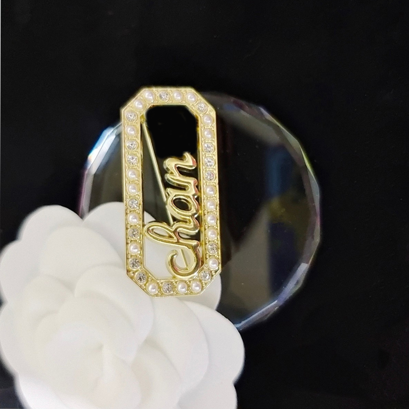 Special Letter Pearl Crystal Brooch with Stamp Fashion Letter Brooches Suit Lapel Pin Silver Gold