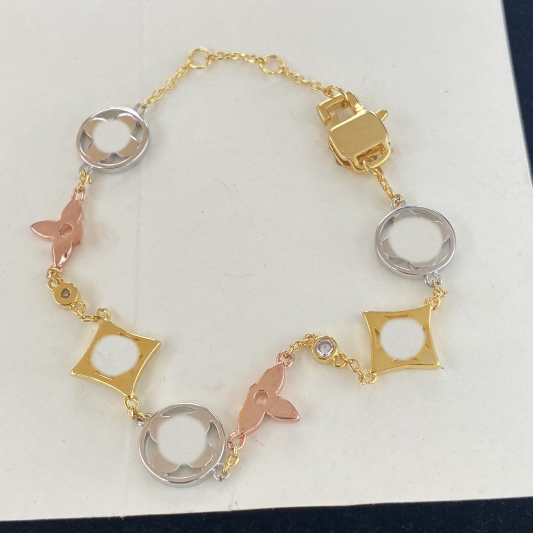 Luxury Designer Elegant Gold and Silver Tritone Bracelet Fashion Women's Letter Pendant Four Leaf Grass Bracelet Wedding Special Design High Quality Jewelry