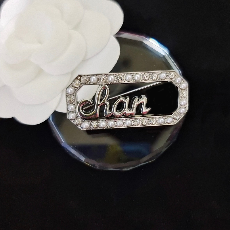 Special Letter Pearl Crystal Brooch with Stamp Fashion Letter Brooches Suit Lapel Pin Silver Gold