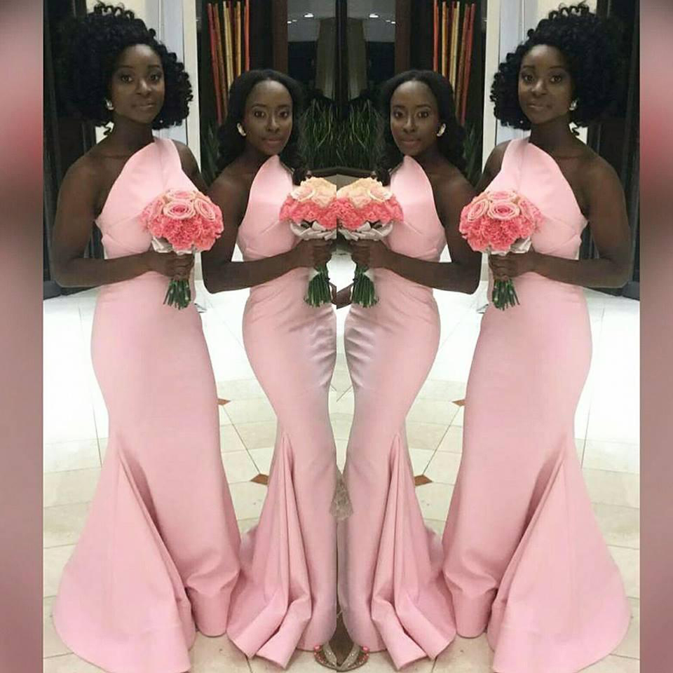 2023 New Pink Mermaid Bridesmaid Dresses One Shoulder Draped Sweep Train Country Garden Wedding Guest Gowns Formal Prom Party Dress Plus Size