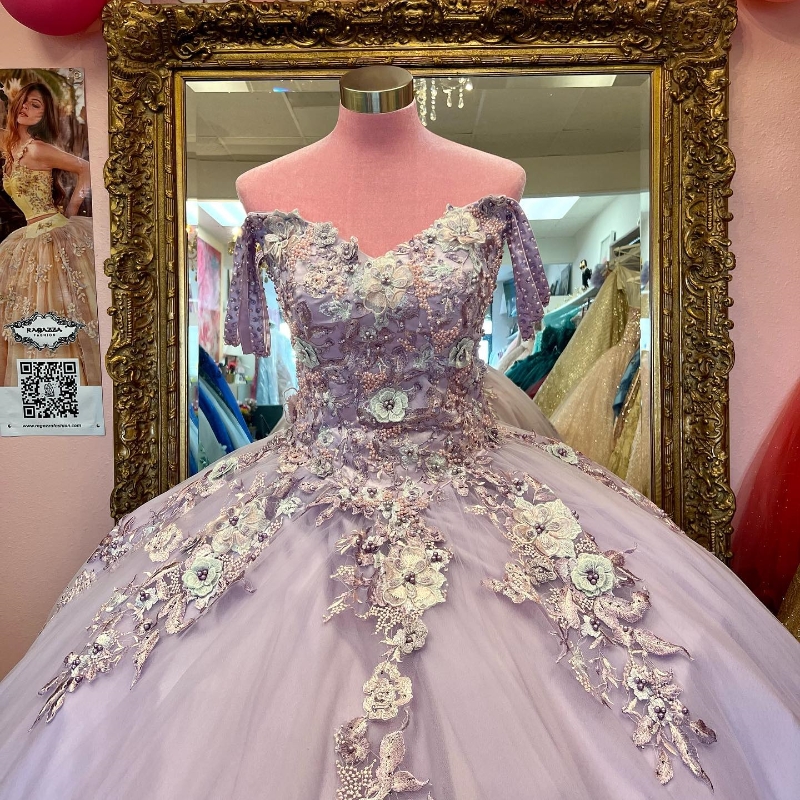 Lavender V-Neck Quinceanera Dresses Ball Gown With Beaded Appliques Off Shoulder Sweet 16 Dress Lace Up Vestidos De 15 Anos