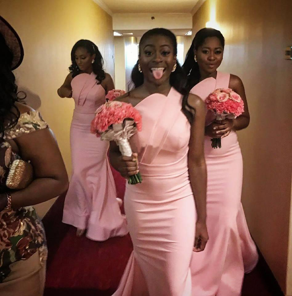 2023 New Pink Mermaid Bridesmaid Dresses One Shoulder Draped Sweep Train Country Garden Wedding Guest Gowns Formal Prom Party Dress Plus Size