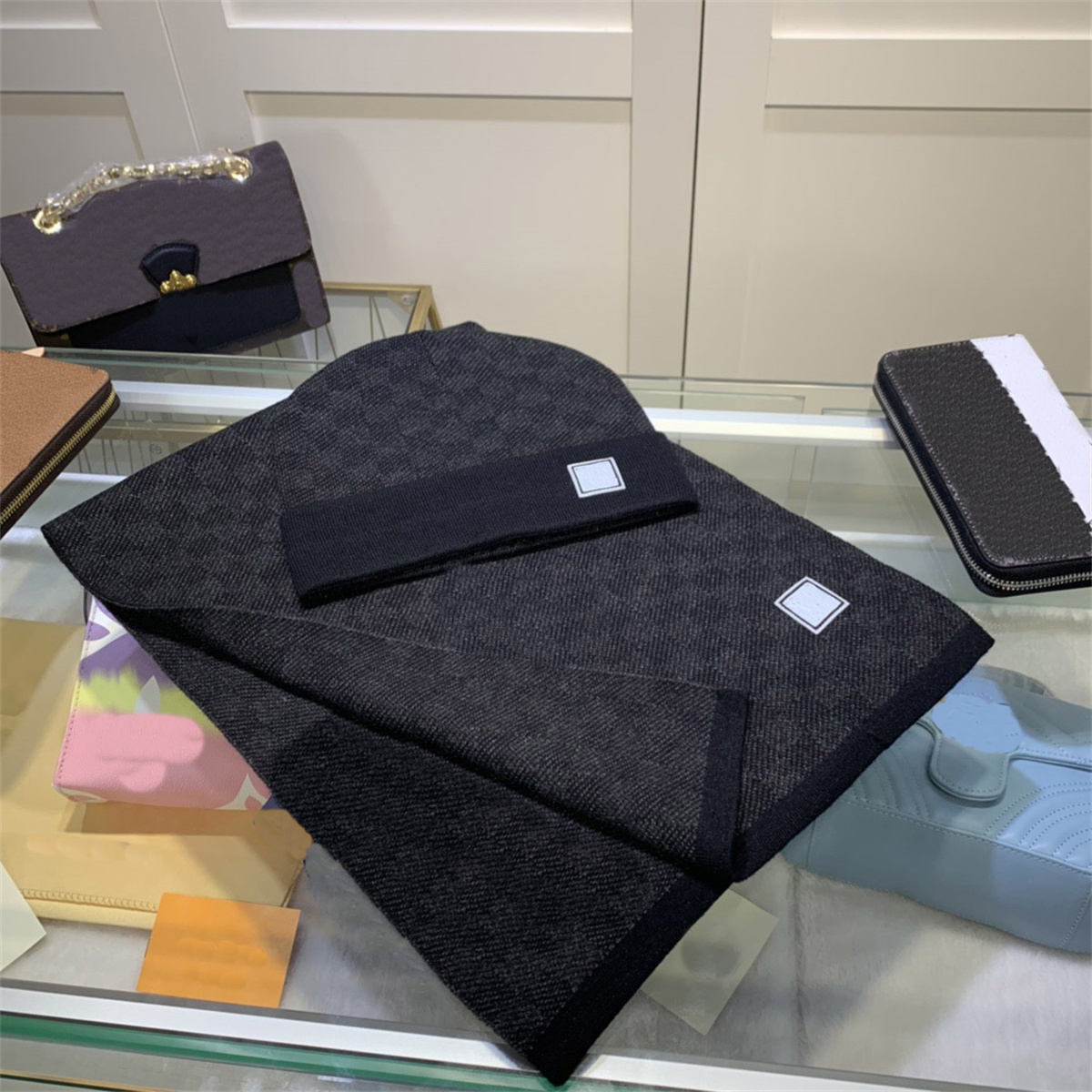 High quality Designer Scarf Hat Set For Men Women New Winter 2 Piece Design Caps Shawl Hats Scarves bonnet pour hommes Wool Beanie Wrap Scarfs Box