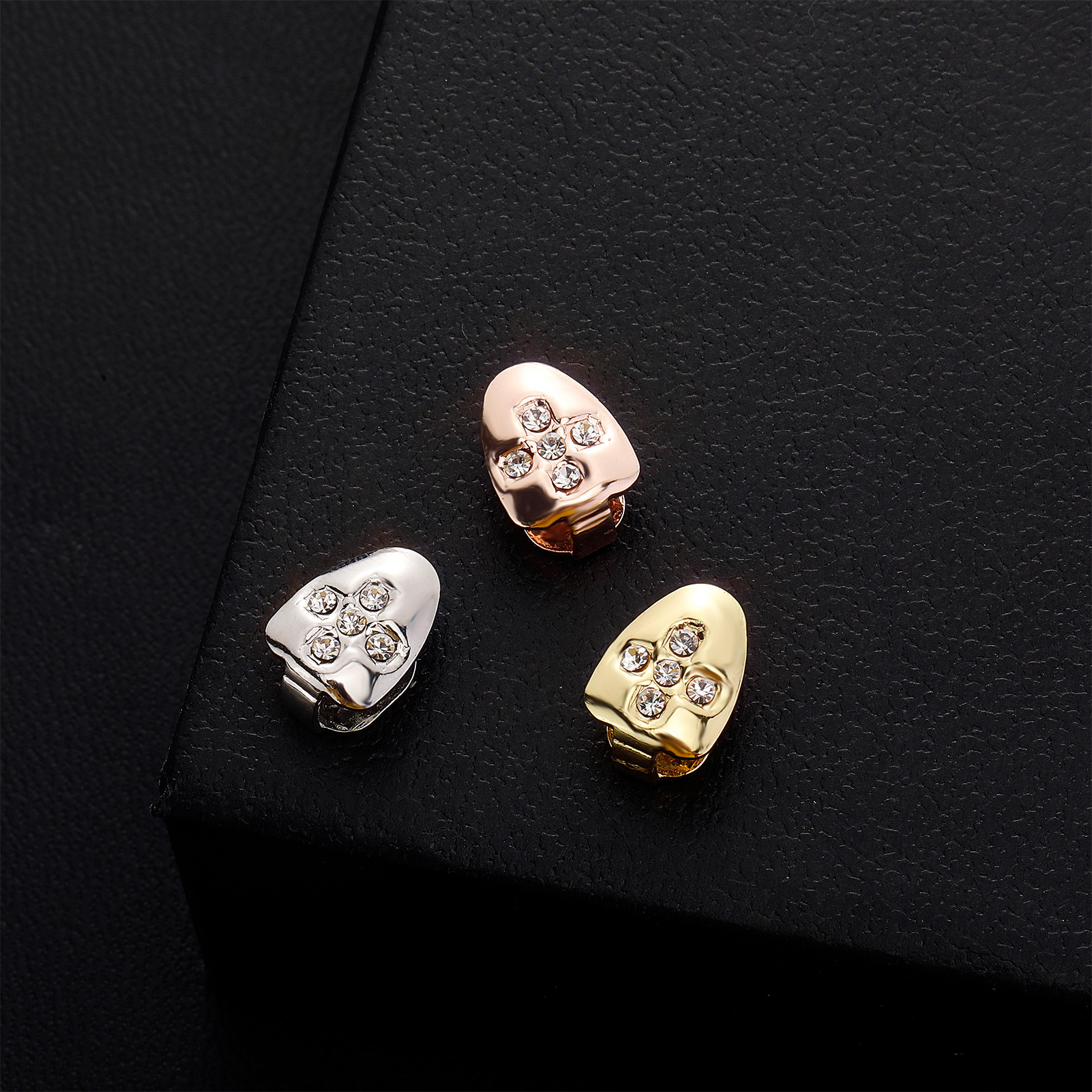 18K Gold Single Grillz Braces Punk Hip Hop CZ Cubic Zirconia Cross Teeth Dental Mouth Fang Grills Tooth Cap Cosplay Halloween Party Vampire Rapper Bod