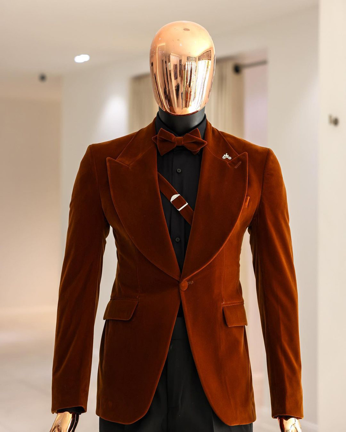 Two Pieces Wedding Tuxedos Men Suits Velvet Fashion Formal Fit Suit Jacket One Button Customized Peaked Lapel Pockets Bridegroom Coat Regular Pants