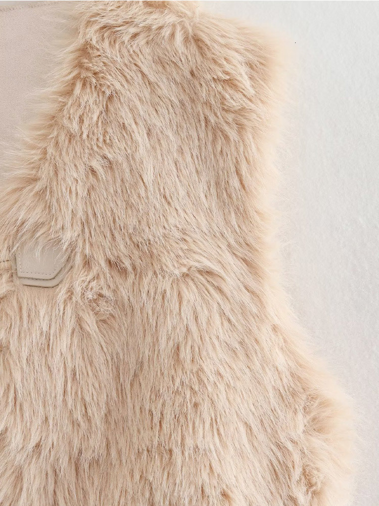 Women's Vests Faux Fur Thicken Vest Women Winter Elegant Plush Sleeveless Horn Button Female Coat Fashion V-neck Casual Loose Lady Tops 230912