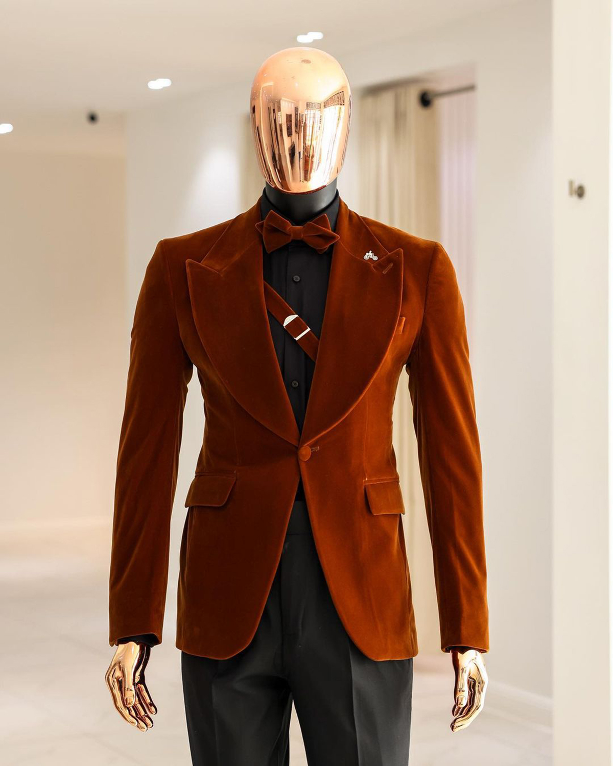 Two Pieces Wedding Tuxedos Men Suits Velvet Fashion Formal Fit Suit Jacket One Button Customized Peaked Lapel Pockets Bridegroom Coat Regular Pants