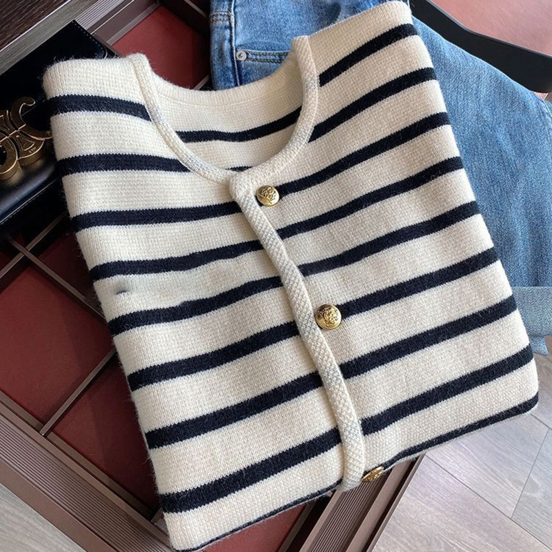 Women's Knits Tees Korean Fashion Sweater Cardigan White Black Striped Knitted Sweater Women Winter Short Cardigan Long Sleeve Cardigan Female 23