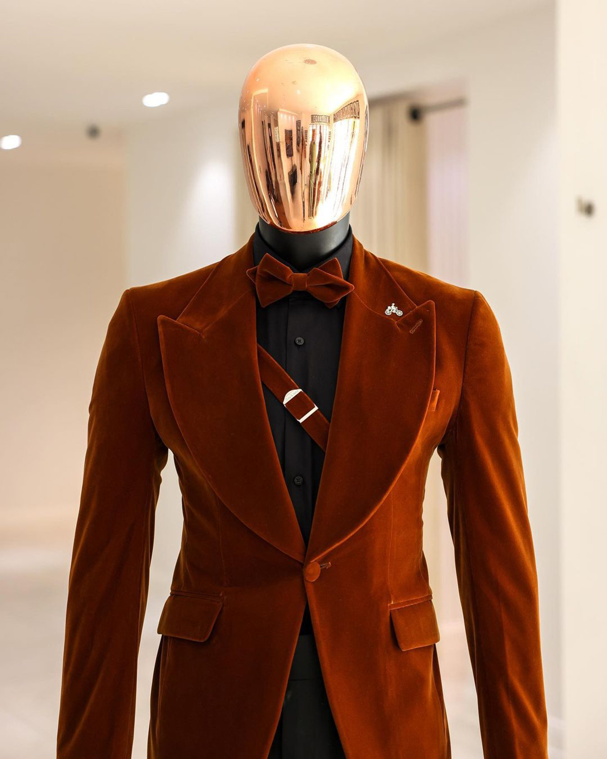 Two Pieces Wedding Tuxedos Men Suits Velvet Fashion Formal Fit Suit Jacket One Button Customized Peaked Lapel Pockets Bridegroom Coat Regular Pants