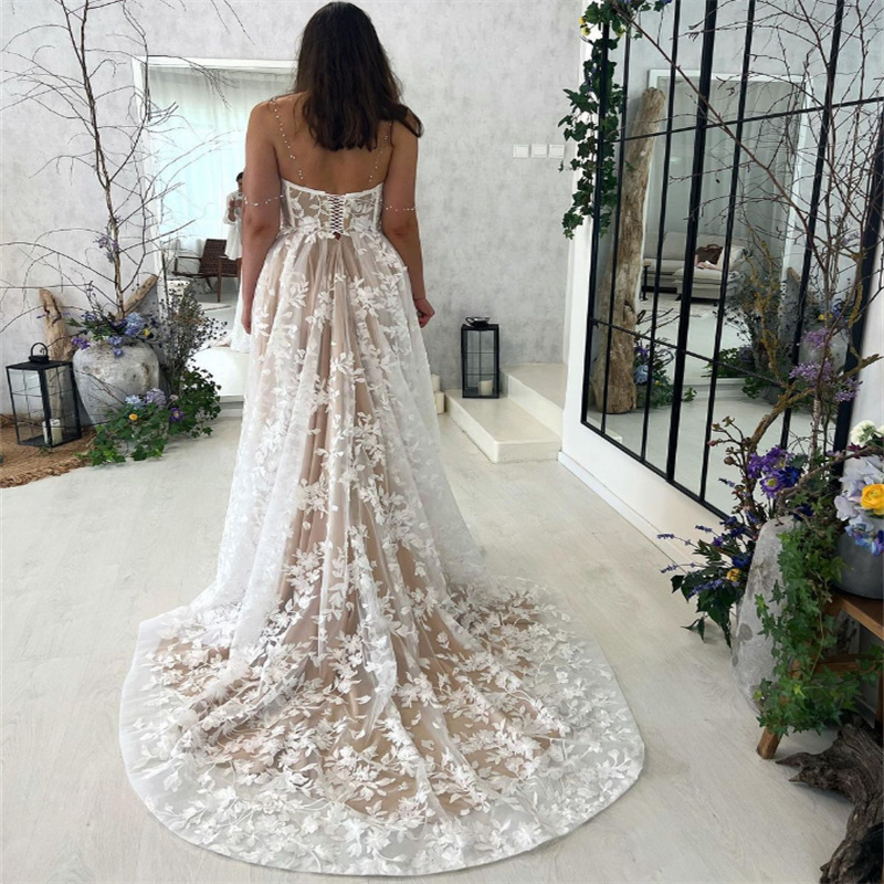 Unique Champagne Lace Wedding Dress 2023 With Slit Elegant Boho Beach Bride Dress Rustic Hippies Celtic Ouutdoor Garden Bridal Vestidos De Novia abito