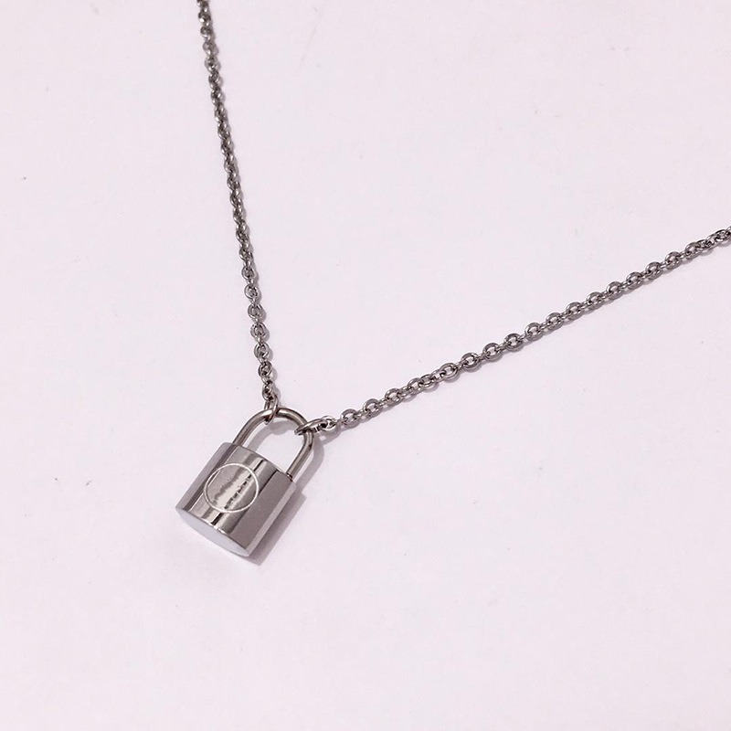 Designer Couple Necklace Fashion Luxury Lock Pendant Necklaces 18K Titanium Steel Plated Mens Women Necklaces
