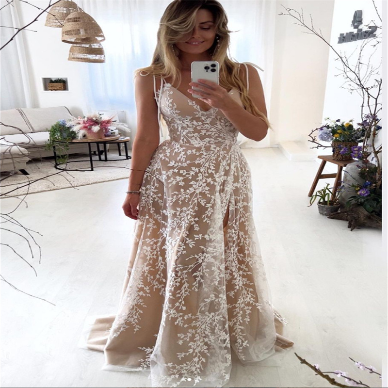 Unique Champagne Lace Wedding Dress 2023 With Slit Elegant Boho Beach Bride Dress Rustic Hippies Celtic Ouutdoor Garden Bridal Vestidos De Novia abito