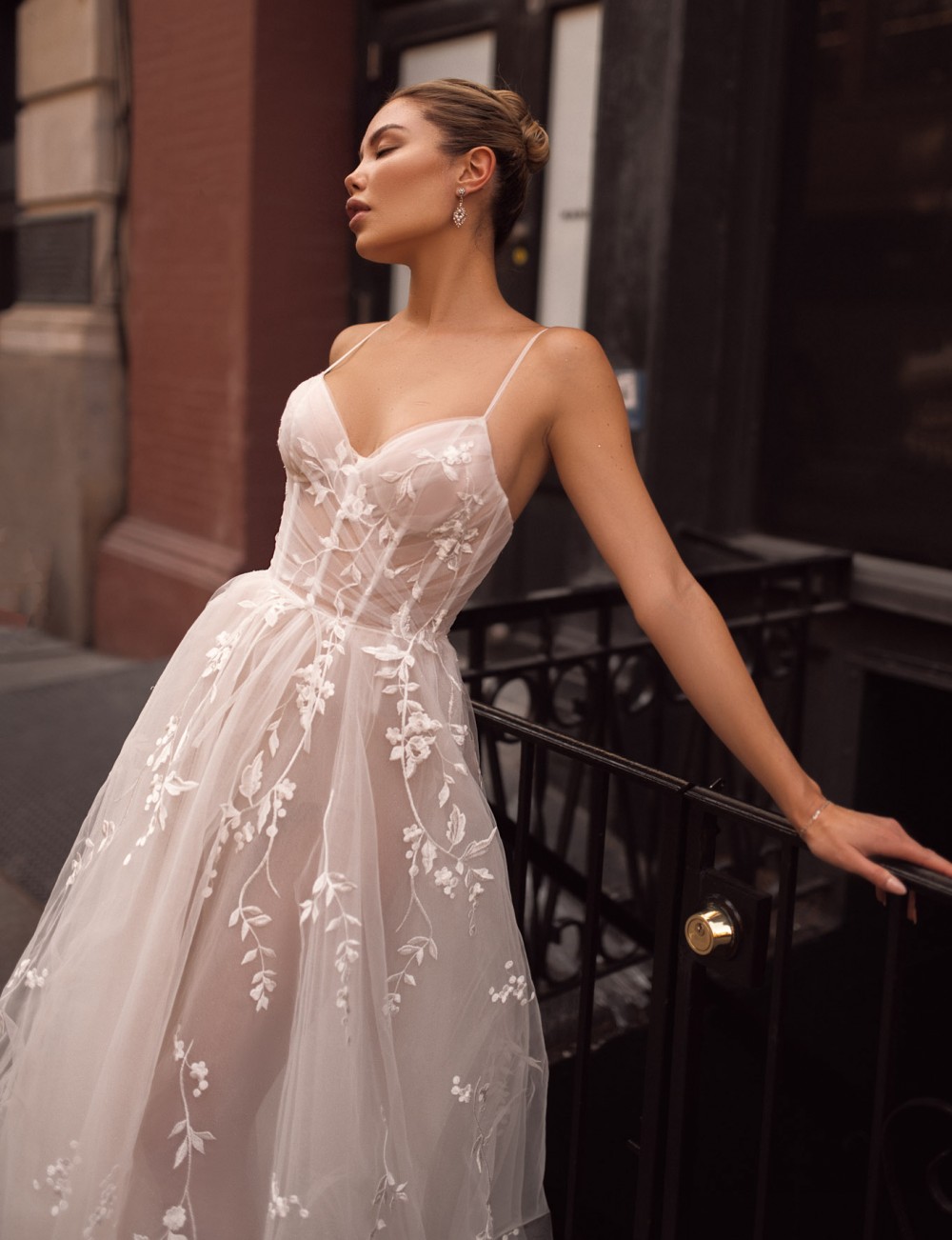 Berta Lace Wedding Dresses Bridal Gowns Appliqued Spaghetti Straps Necke A e Tulle or Length Vestido De Novia