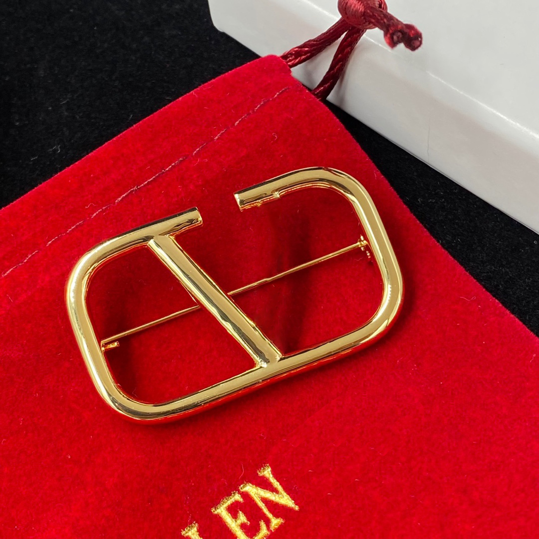 Brooch designer brooch luxury broche Letter solid colour design jewlery temperament versatile style brooch dinner wear great Three colours jewlery good