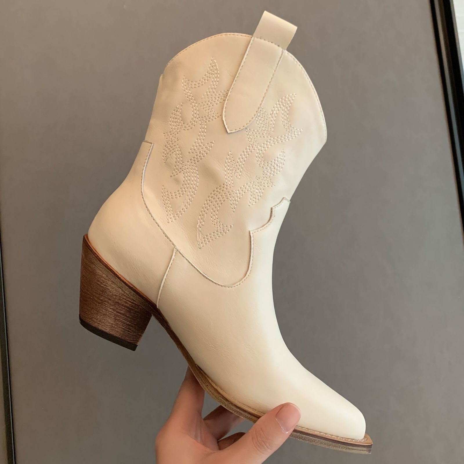 Boots Autumn And Winter Cowhide Material Square Heel Calf Height Fashion Womens Shoes Pointed Toe Embroidery 230915