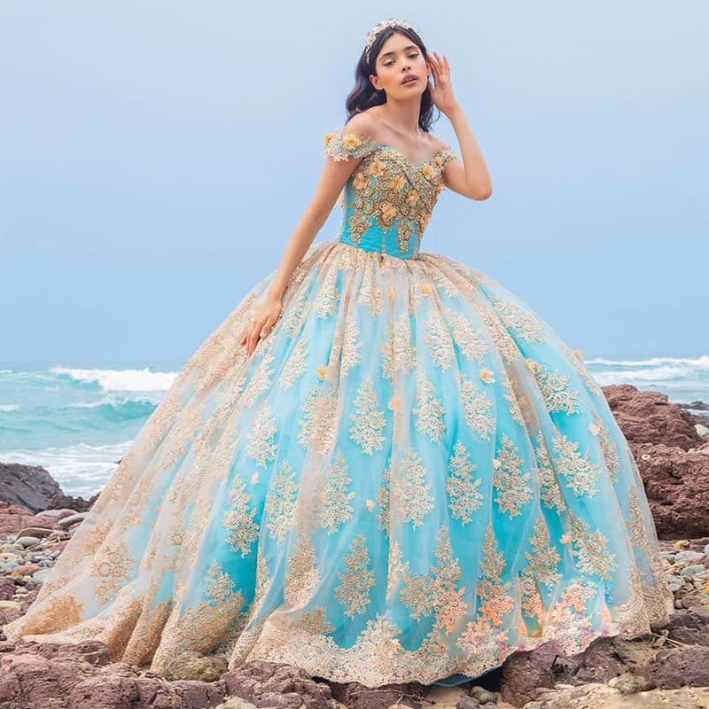 Stunning Ball Gown Lace Quinceanera Dresses Beaded Gold Appliqued Prom Gowns Off The Shoulder Necke Tulle Sweet 15 Corset Masquerade Dress 0220