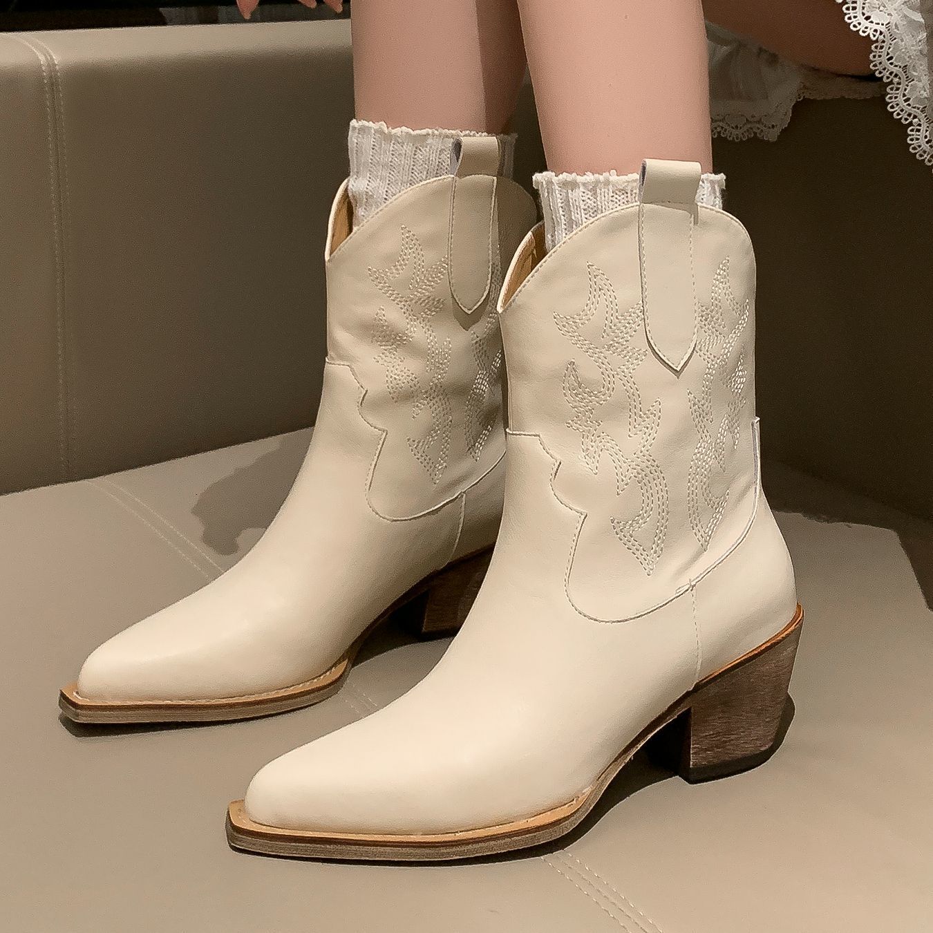 Boots Autumn And Winter Cowhide Material Square Heel Calf Height Fashion Womens Shoes Pointed Toe Embroidery 230915