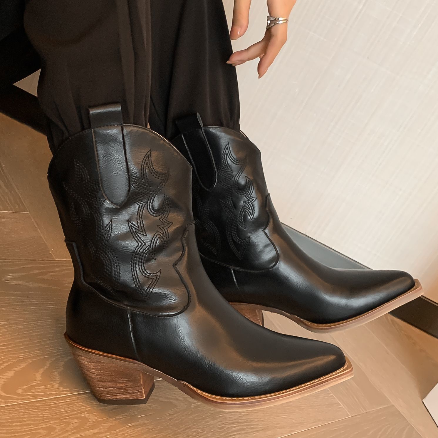 Boots Autumn And Winter Cowhide Material Square Heel Calf Height Fashion Womens Shoes Pointed Toe Embroidery 230915