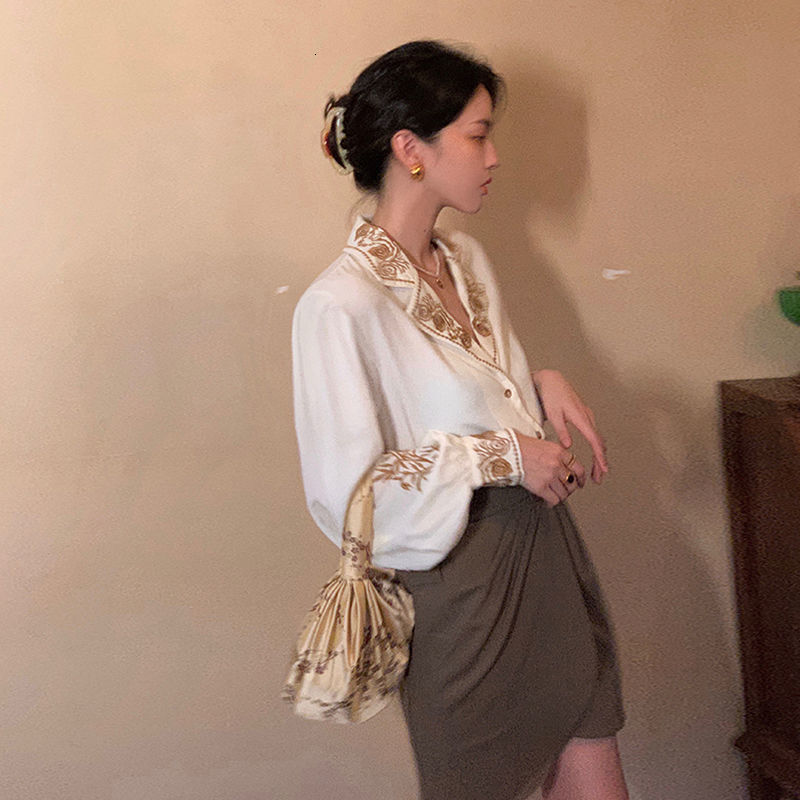 Women's Blouses Shirts Shirts Women Lantern Sleeve Notched Print Temperament Casual Korean Style French Retro Elegant All-match Ladies Blouses 23