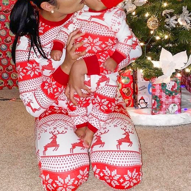 Family Matching Outfits 2023 Winter Christmas Pajamas Set Mom Dad Kids Baby Elk Print Casual Soft Sleepwear Xmas Look Pyjama 230918