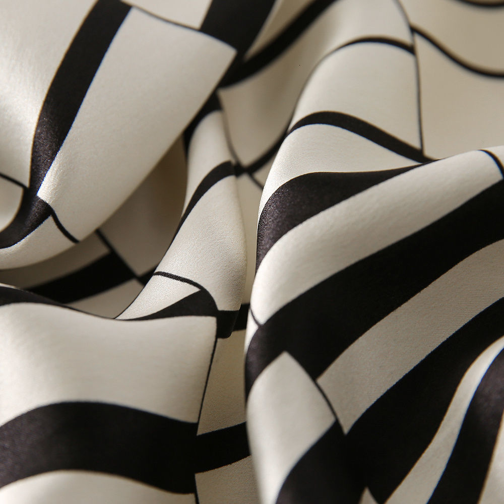 Women's Knits Tees s Black White Lattice ONeck Spliced Cardigan Ice Silk Knitting Single Breasted Clothing Office Lady Plaid Slim 230918