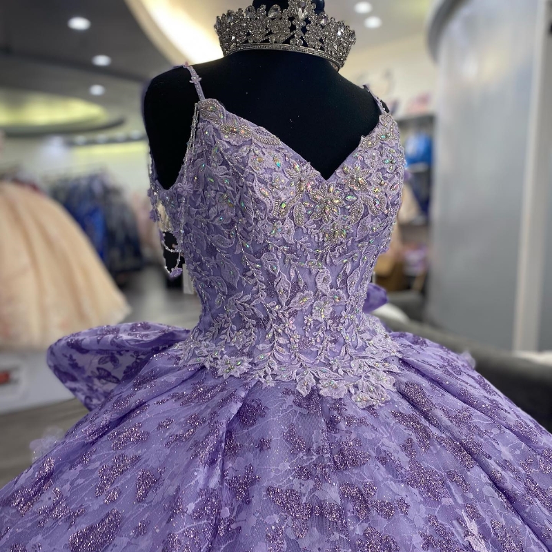 2025 Lavender Spaghetti Strap Quinceanera Dree Bead Sequin Bow Applique Lace Graduation Ball Gown Tulle Elegent Prince Sweet 16 Dre Vetido De 15