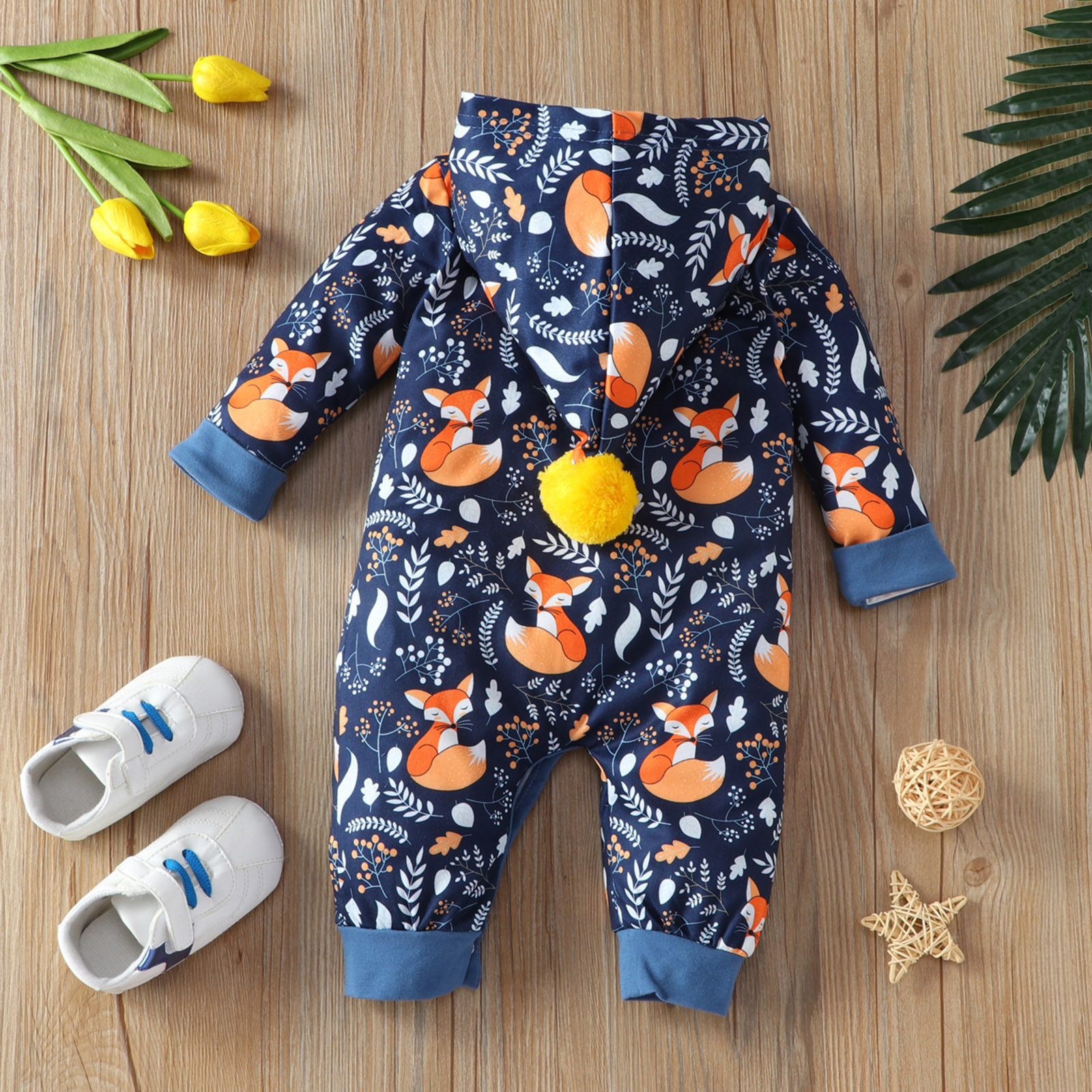 Rompers Infant Boys Girls Cute Hooded Romper With Pompom Winter Warm Long Sleeve Cartoon Prints born Jumpsuit OnePiece Outfit 230919