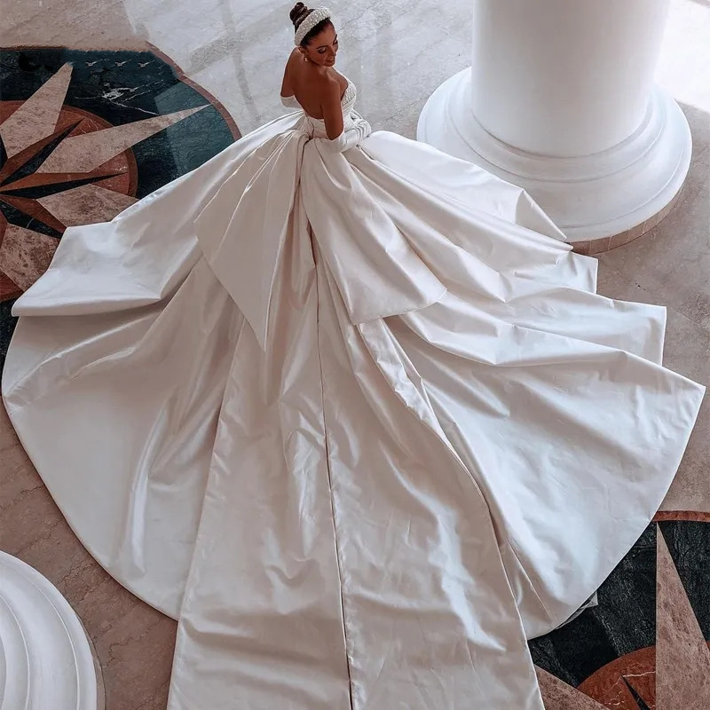 Plus Size Wedding Dresses 2024 Pearls Modern Bridal Beach Boho Dress Sweep Train A-Line Satin Wedding Ball Gown Custom Made