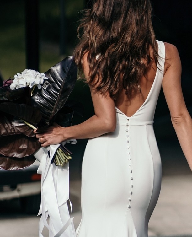 Charming Backless Mermaid Wedding Dresses Side Split Bridal Gown V Neck Sweep Train Empire Waist Robe de Mariee