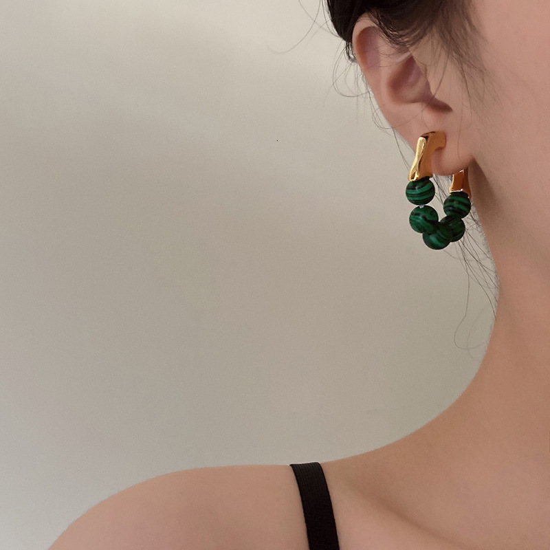 Stud The Green Beads Metal Earrings European And American Style Hip hop Punk Personality Fashion Ms Travel Accessories 230920