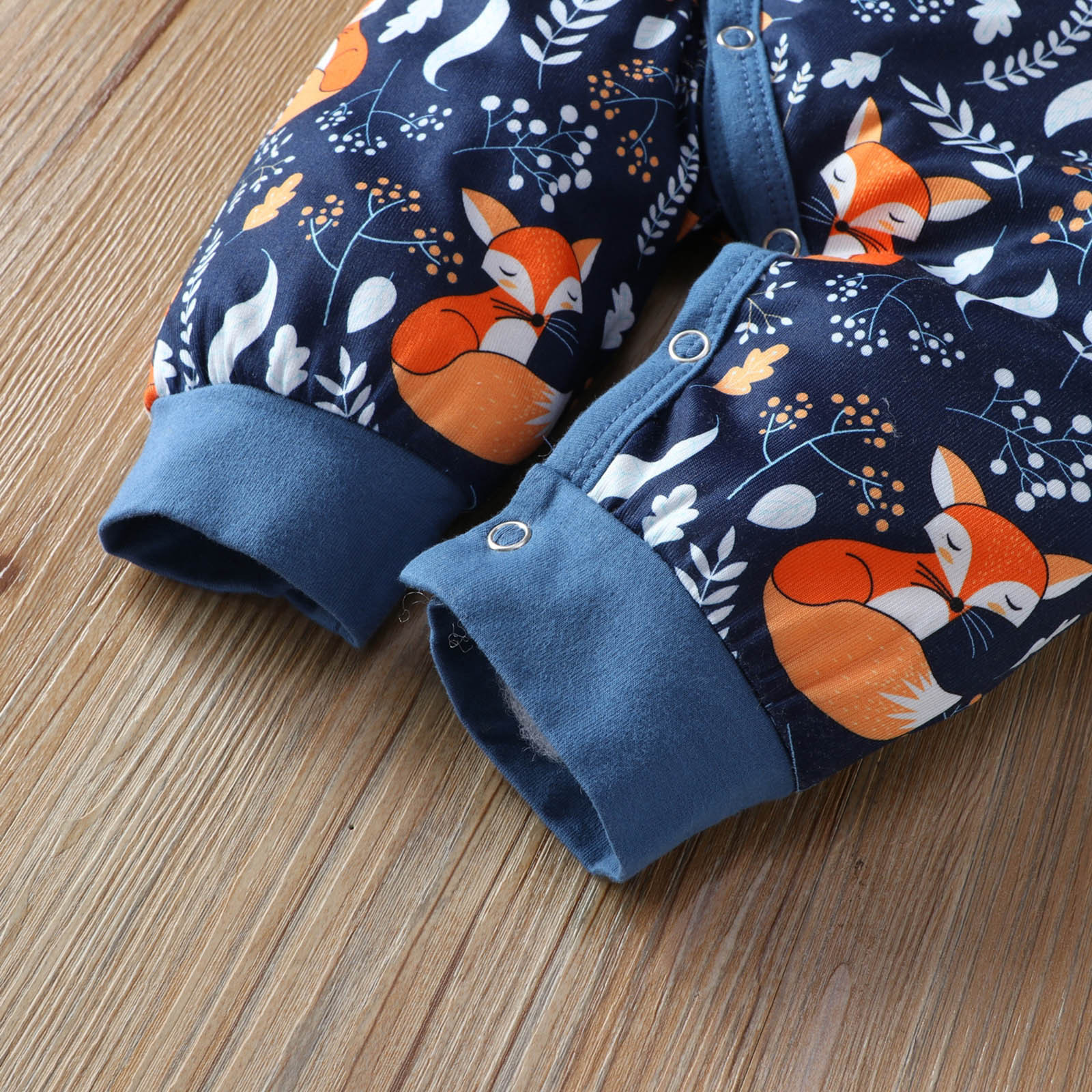 Rompers Infant Boys Girls Cute Hooded Romper With Pompom Winter Warm Long Sleeve Cartoon Prints born Jumpsuit OnePiece Outfit 230919