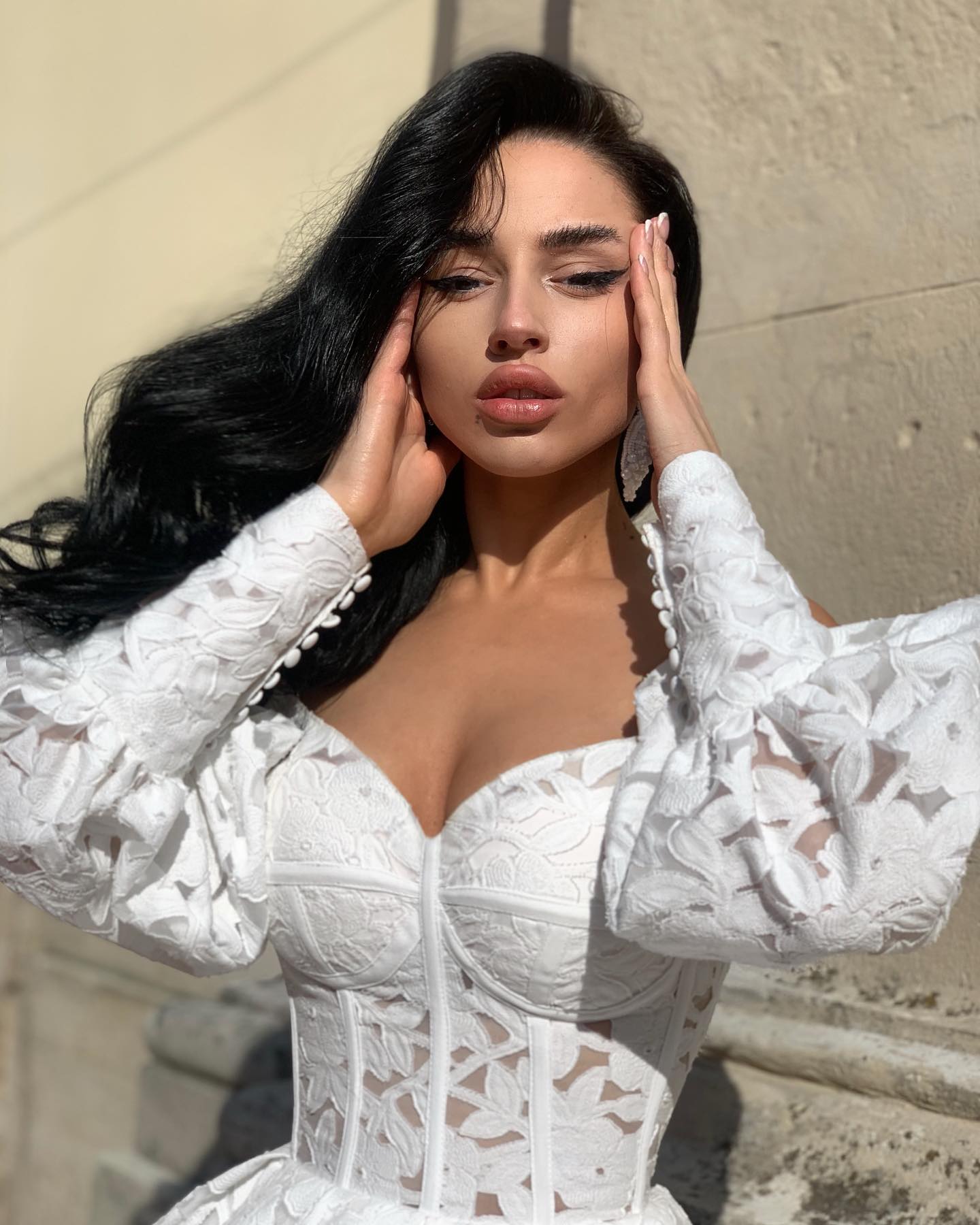 Glamorous A Line Lace Dresses Pleats Off Shoulder Long Sleeves Wedding Dress Sweep Train Ruffle Robe De Mariee Bridal Gowns 0516